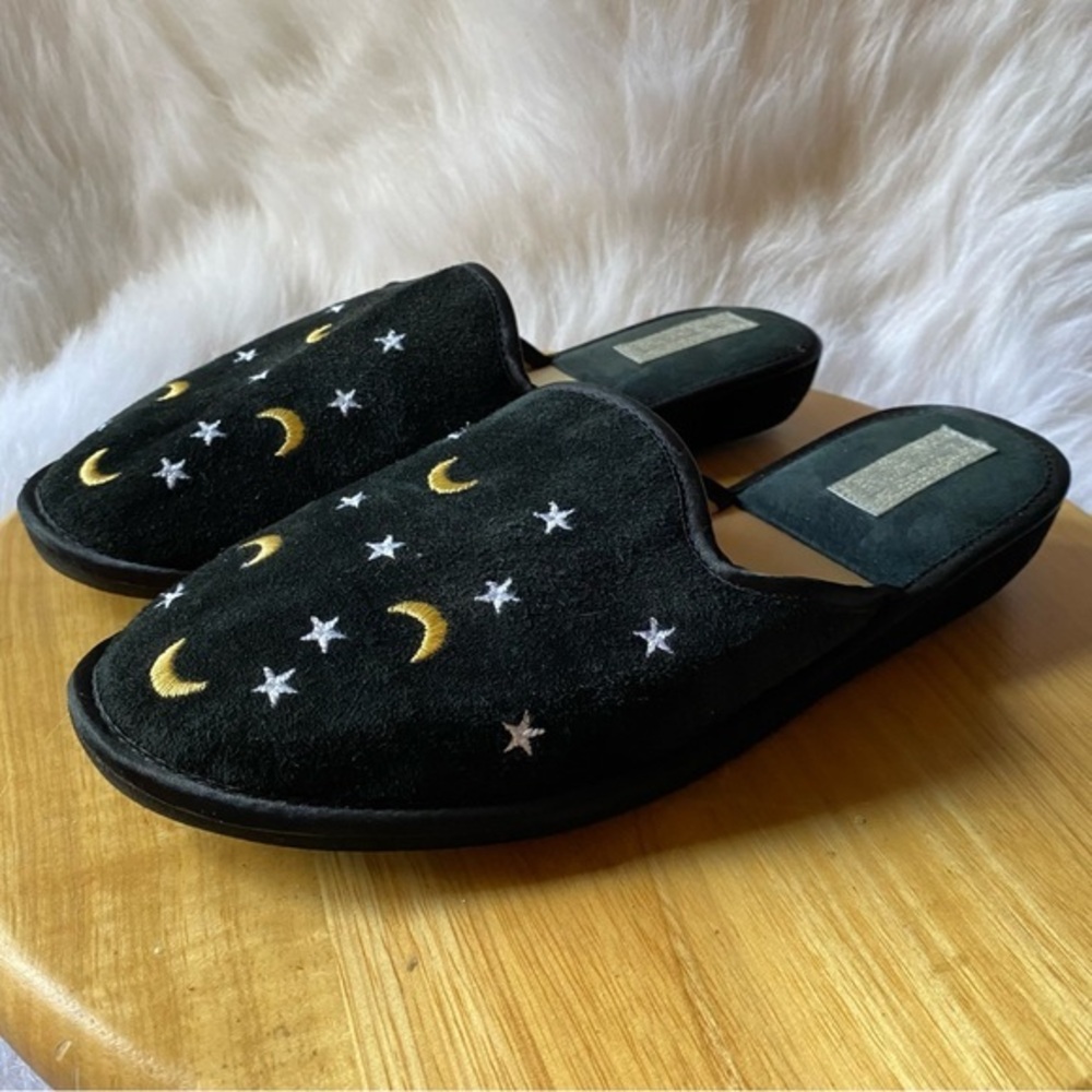 L.B Evans Slippers Women’s Size 9M Slip On Blue moon Stars Print